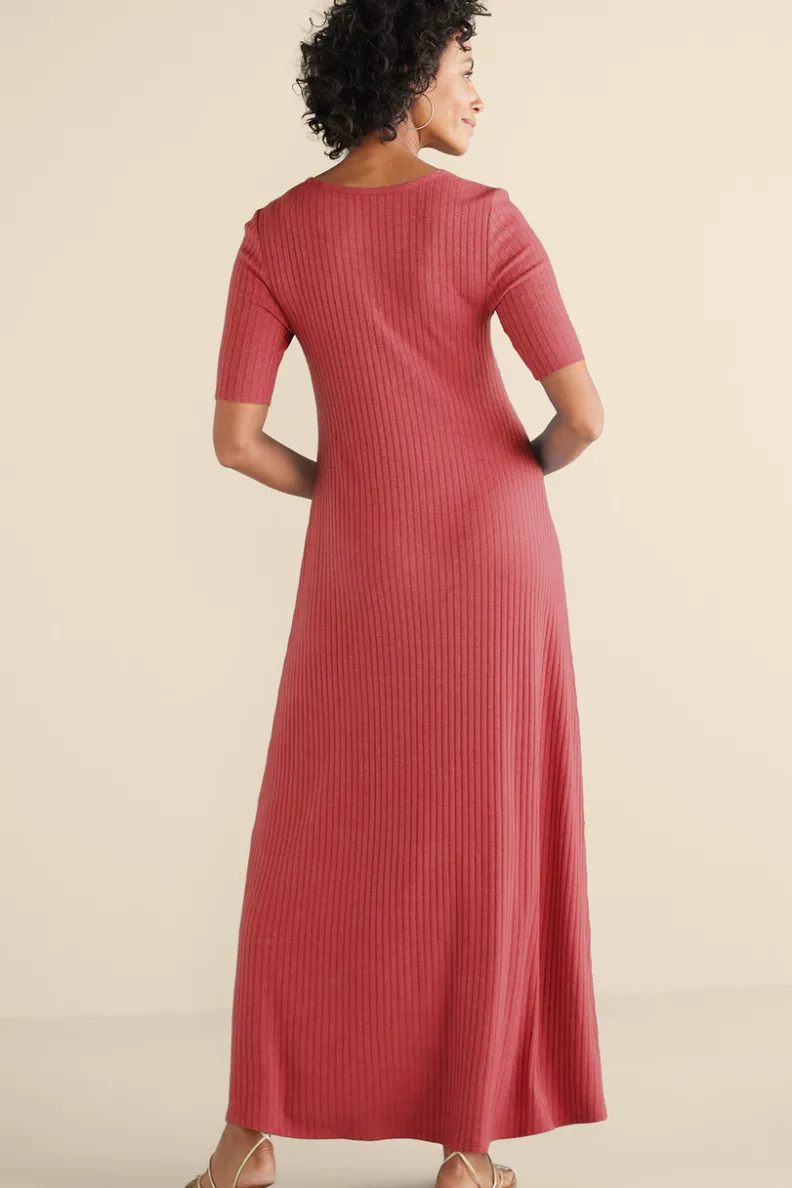 Vestido Santiago con mangas cortas y textura suave - Diseño fresco de Entornos Delicados para looks casuales