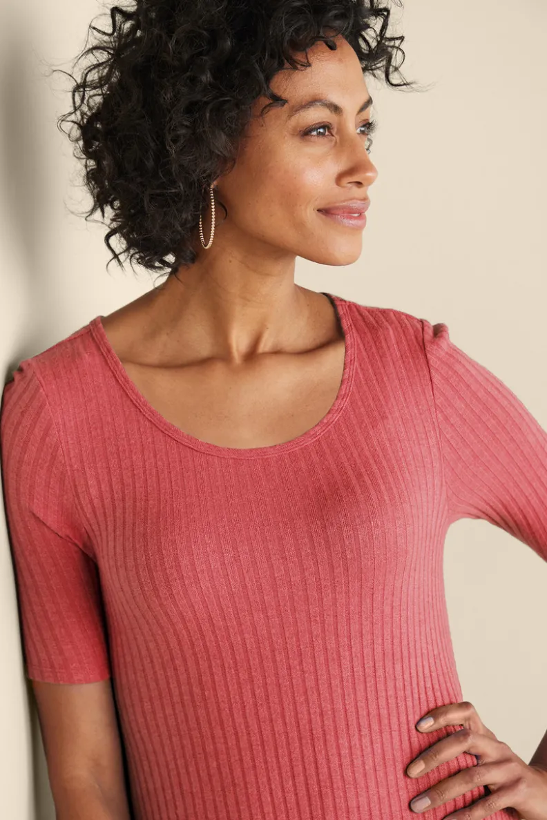 Vestido Santiago con mangas cortas y textura suave - Diseño fresco de Entornos Delicados para looks casuales