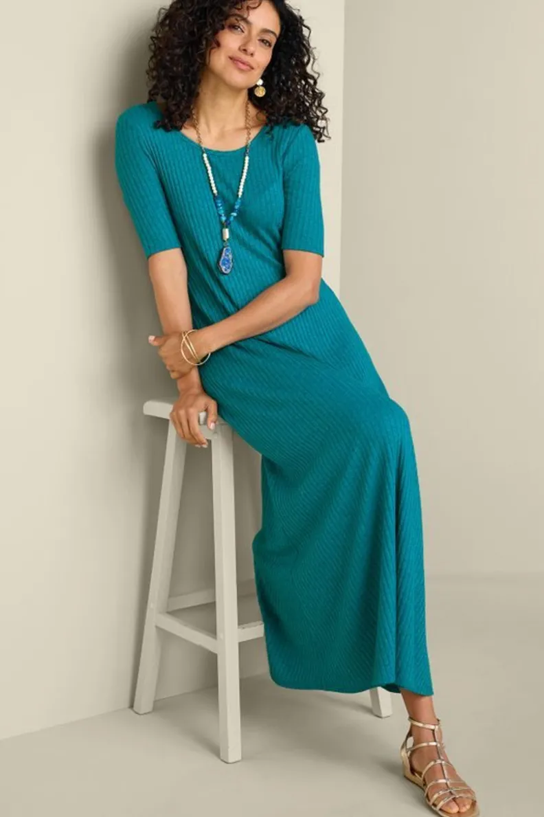Vestido Santiago con mangas cortas y textura suave - Diseño fresco de Entornos Delicados para looks casuales