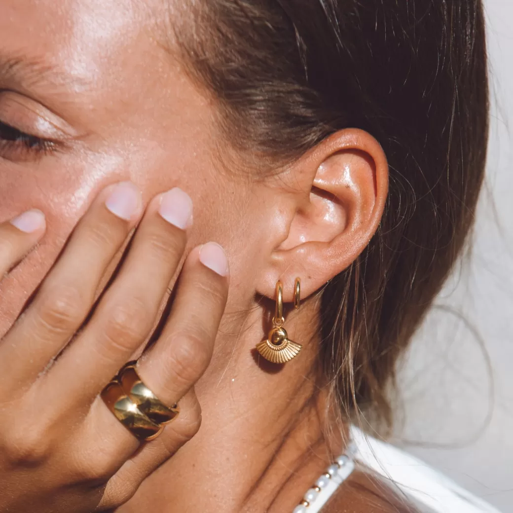Elegantes Aros Huggies Pequeños - Joyería de Moda Atolea para Mujer