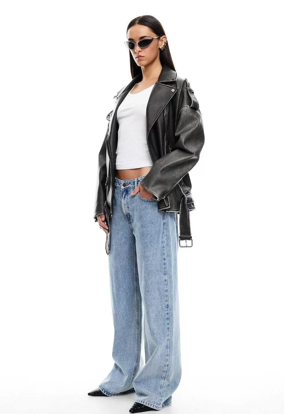 ¡Jeans Lioness Top Model en Rebaja - Últimas Unidades Disponibles! Edición Especial con Ajuste Perfecto ¡Aprovecha Ahora la Oferta Exclusiva! Pantalones Denim de Diseño Premium para Mujer. ¡No te quedes sin el tuyo!