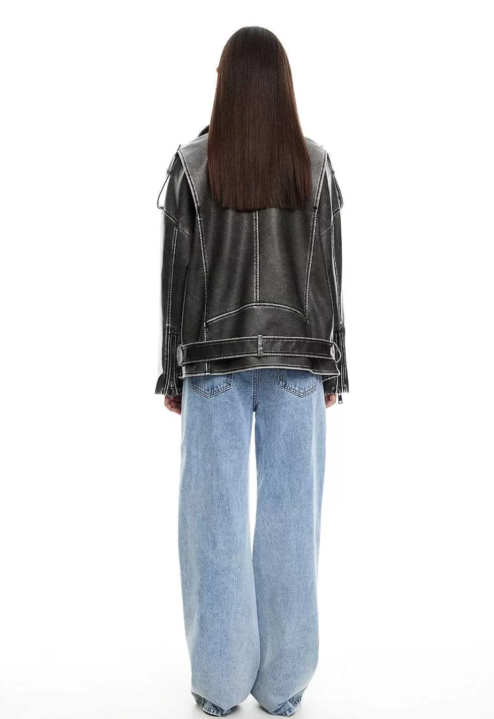 ¡Jeans Lioness Top Model en Rebaja - Últimas Unidades Disponibles! Edición Especial con Ajuste Perfecto ¡Aprovecha Ahora la Oferta Exclusiva! Pantalones Denim de Diseño Premium para Mujer. ¡No te quedes sin el tuyo!