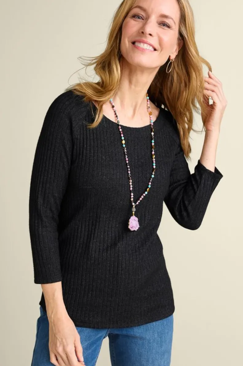 Camiseta Veda en Punto Costilla - Tono Negro Desgastado con Ajuste Suave | Tops Soft Surroundings