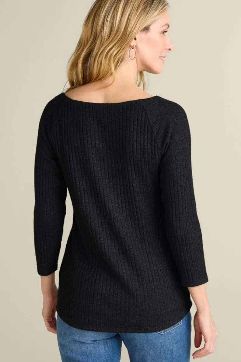 Camiseta Veda en Punto Costilla - Tono Negro Desgastado con Ajuste Suave | Tops Soft Surroundings