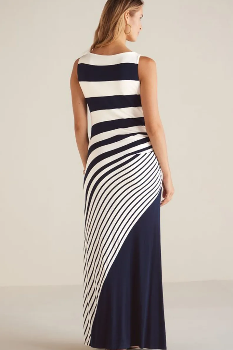 Vestido Infinito Vela de Soft Surroundings - Modelo Versátil en Combinación Azul Marino con Blancos, Diseño Elegante con Ajuste Personalizable
